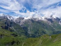 Parkplatz Fuschertörl (2428m) Blick zu gewaltigem Bergpanorama, leider mit Wolken